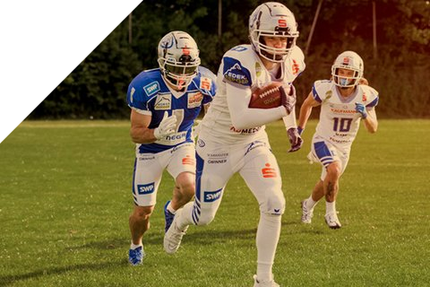 Drei Footballspieler auf dem Feld